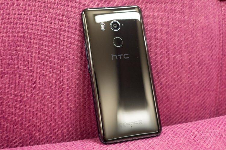 <p>– HTC U11 Plus</p>