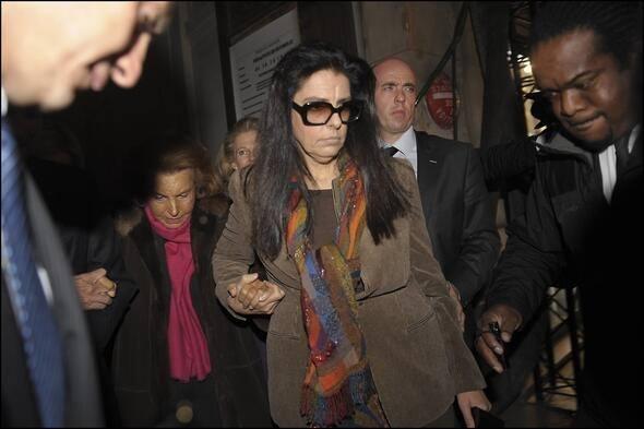 <p><strong>Francoise Bettencourt Meyers</strong></p>
<p>Sıra: 11</p>
<p>Toplam net değer: 55.0 milyar dolar</p>
<p>Son değişim: -347 milyon dolar</p>
<p>Senelik değişim: +8.86 milyar dolar</p>
<p>Ülke: Fransa</p>
<p>Sektör: Tüketim ürünleri</p>