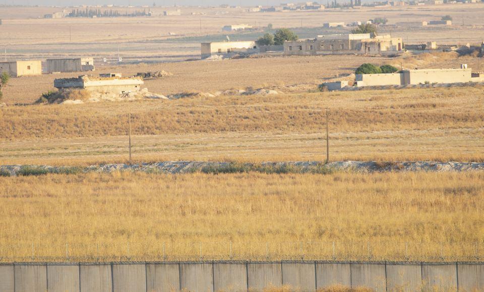 <div>Türk Silahlı Kuvvetleri tarafından ayrıca Suriye sınırında  konuşlandırılan obüs bataryaları, tank, ZPT gibi zırhlı araçlar da 7/24 görev alıyor.</div>

<div> </div>
