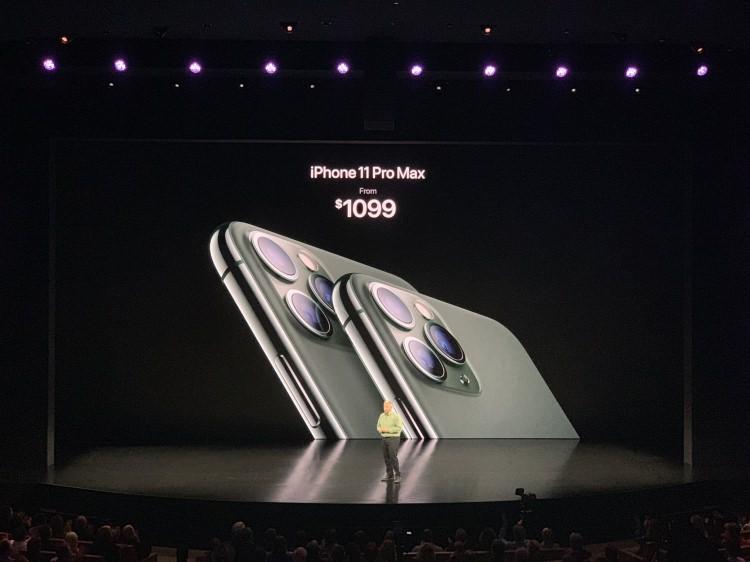 <p>Ağırlık: 226 gram<br />
Super Retina XDR ekran<br />
6.5 inç (diyagonal) tam ekran<br />
OLED Multi-Touch<br />
HDR ekran<br />
458 ppi yoğunlukta 2688 x 1242 piksel çözünürlük</p>
