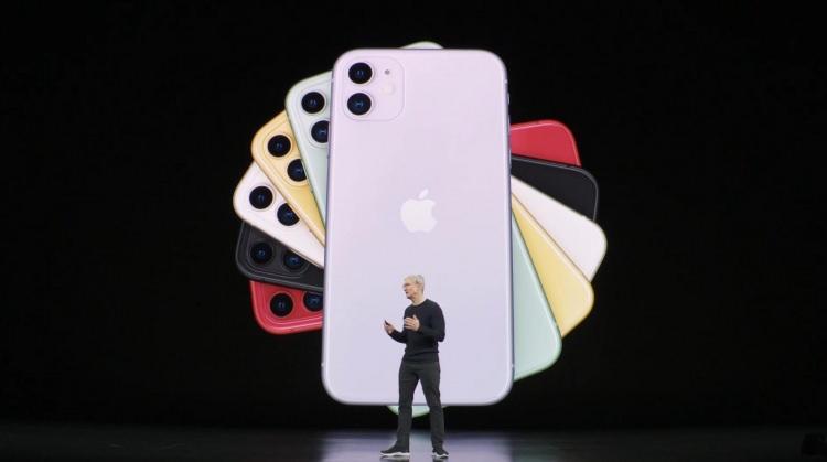 <p><strong>İPHONE 11</strong></p>
<p> </p>
<p>iPhone 11 tanıtıldı. Cihazın arka tarafı camdan oluşuyor.</p>
