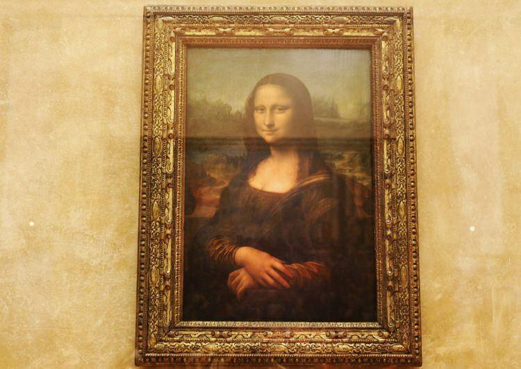 <p>Turistlerin akın ettiği Mona Lisa tablosu... Karşılaşmak istenilen görüntü bu....</p>
