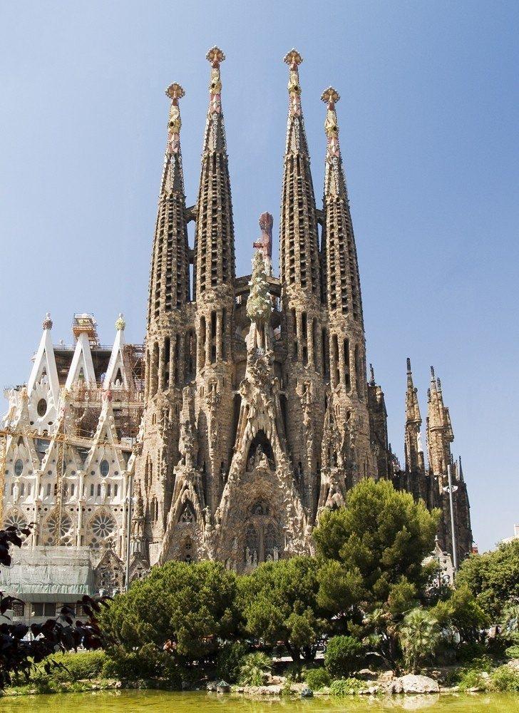 <p>Sagrada Familia (İspanya)</p>
