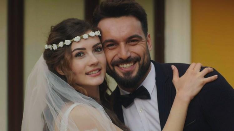 <p>Güneşin Kızları dizisinden hemen sonra Şahana Damat adlı dizide yer aldı ancak dizi kısa sürdü. </p>