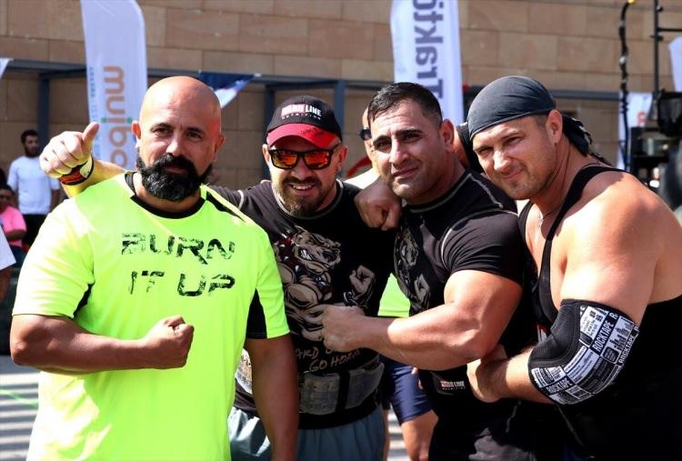 <p>World Strongman Federation (WSF) Türkiye Başkanı Barbaros Serdar Boran, AA muhabirine yaptığı açıklamada, WSF'de dünya şampiyonlukları bulunan uluslararası yarışmacıların bugün ve yarın Ankaralılara birçok gösteri sunacağını belirtti.</p>
<p> </p>