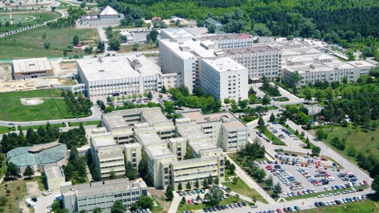 <p>HACETTEPE ÜNİVERSİTESİ - İlk binde</p>