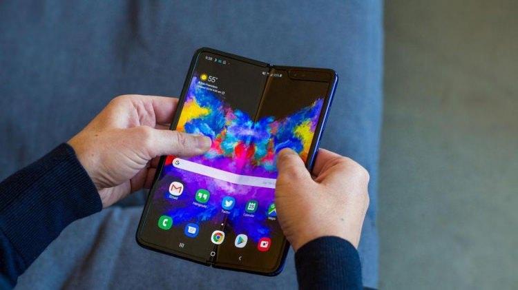 <p>– Galaxy Fold</p>
