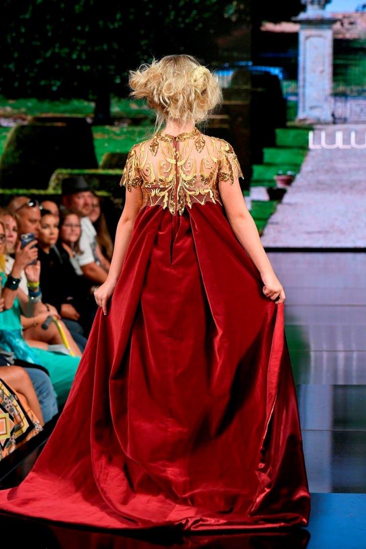 <p>Küçük kız aynı zamanda 23 Eylül'de başlayacak olan Paris Moda Haftası'nda da Eiffel Kulesi'ndeki bir defilede de mankenlik yapacağı öğrenildi. </p>