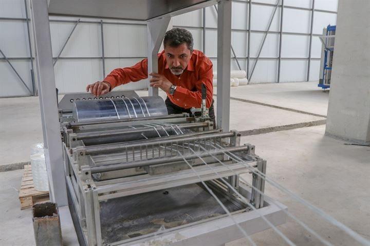 <p>Girişimci sayısını arttırmayı hedeflediklerini anlatan Görentaş, "Eğer katma değeri yüksek ürünler üretecek firmalar oluşturursak bölgede çok büyük ihracatlar yapacak duruma geliriz. Şu an üç firmamıza arsa tahsis ettik. Bunlar AR-GE ve inovasyon çalışması yapacak. İranlı firmamız katma değeri yüksek ürünler üretecek. Bu, Türkiye'de bir ilk olacak. Pazar payını artıracak bir yatırım oldu. " ifadelerini kullandı.</p>
<p> </p>
