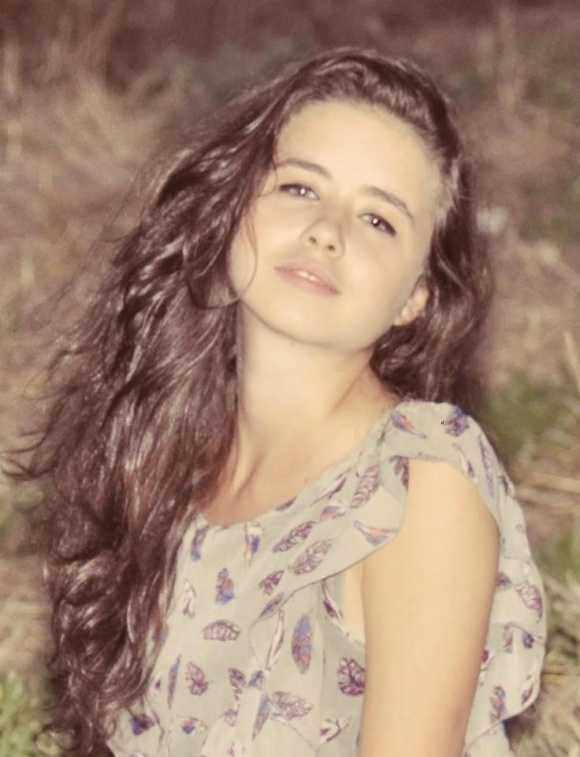 <p>Geçtiğimiz yıl kanser ve koah rahatsızlıkları nedeniyle uzun süredir hastanede yaşam mücadelesi veren 48 yaşındaki babasını kaybeden Yağmur Ün büyük bir acı yaşadı.</p>