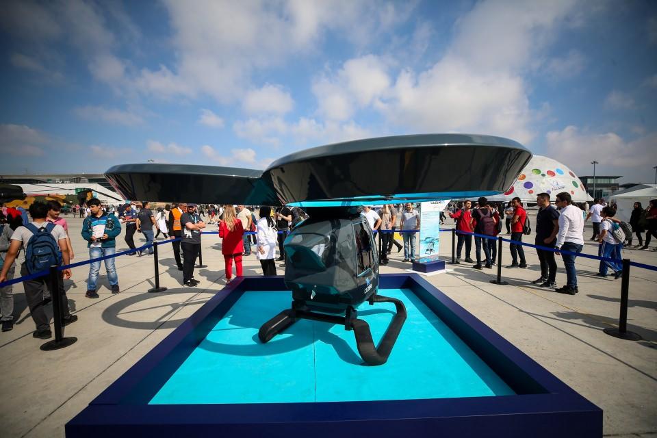 <p>Baykar, Cezeri Uçan Araba'yı ilk kez, Türkiye'nin en büyük teknoloji etkinliği TEKNOFEST İstanbul Havacılık, Uzay ve Teknoloji Festivali'nde (TEKNOFEST İstanbul) sergiledi. </p>
