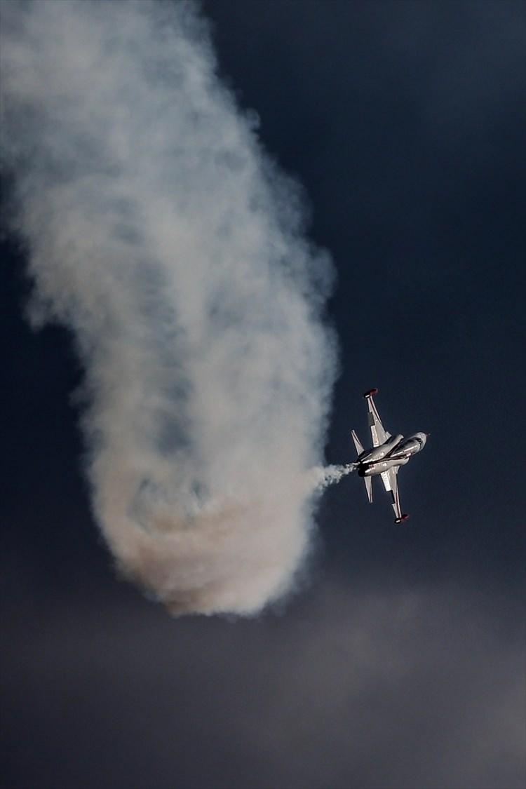 <p>Katılımcılar, TEKNOFEST sergi alanında, Türkiye'nin milli ve yerli imkanlarla ürettiği hava ve kara araçlarının yanı sıra yurt dışından gelen uçakları da yakından görme fırsatı buldu. </p>