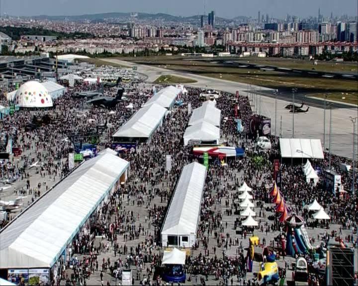 <p>Türkiye Teknoloji Takımı Vakfı (T3 Vakfı) ile Sanayi ve Teknoloji Bakanlığı öncülüğünde, ülkenin önemli kurum ve firmalarının destekleriyle Atatürk Havalimanı'nda düzenlenen ve Anadolu Ajansının (AA) Global İletişim Ortağı olduğu TEKNOFEST İstanbul Havacılık, Uzay ve Teknoloji Festivali, beşinci gününde ziyaretçi akınına uğradı.</p>