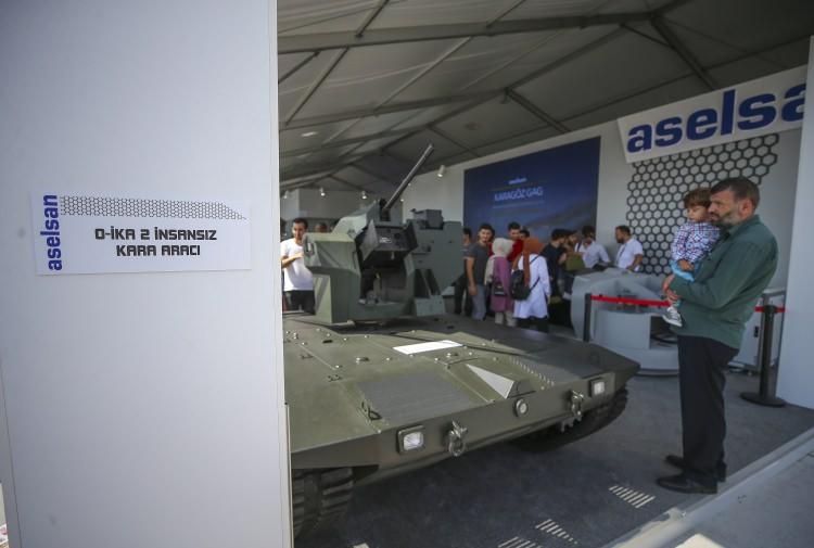 <p>Araca yönelik Ar-Ge çalışmalarının devam ettiğini belirten Gayret, 2020'nin sonlarında aracı tamamlamayı planladıklarını kaydetti.</p>
<p>Gayret, aracın gövdesinde de arazi şartlarında en uygun şekilde harekete imkan veren değişiklikler yapıldığını, boyutlarının genişlediğini, daha stabil bir sistem elde etmek için geliştirme çalışmalarına devam ettiklerini söyledi.</p>