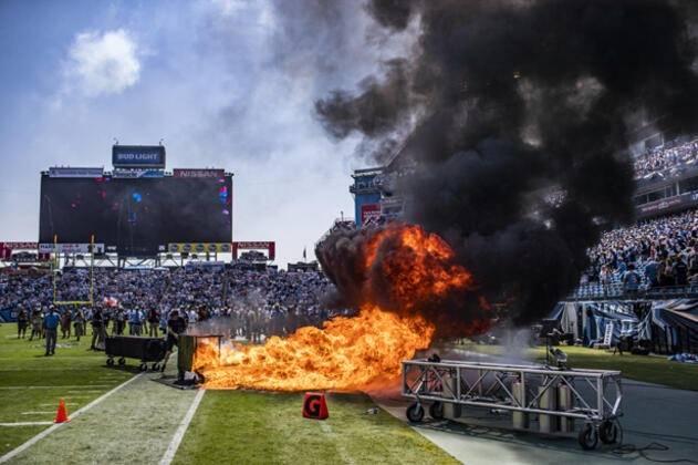 <p>Geçtiğimiz gün NFL ekipleri Tennessee Titans ile Indianapolis Colts ekipleri arasında oynanan mücadele öncesi şok bir olay yaşandı.</p>
