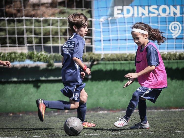 <p>Zeynep Karakavak, AA muhabirine yaptığı açıklamada, futbolla okulda tanıştığını söyledi.</p>

<p> </p>
