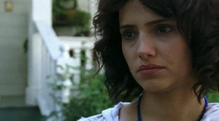 <p>1998-2002 yılları arasında Marmara Üniversitesi İktisadi ve İdari İlimler Fakültesi İşletme Bölümü’nde okuyan Nehir Erdoğan, televizyona hayatına TRT 1’de yapmış olduğu sunuculuk ile başladı. 2001-2003 yılları arasında canlı yayınlanan Telepazar isimli programda sanat, müzik ve kültür haberleri sundu.</p>
