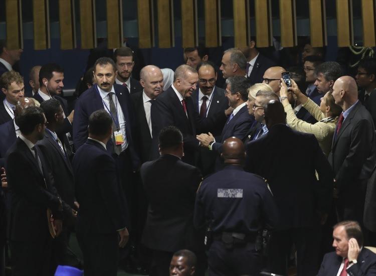 <p>Başkan Erdoğan'ın konuşma sırasında salonun tıka basa dolu olduğu gözlerden kaçmadı.</p>

