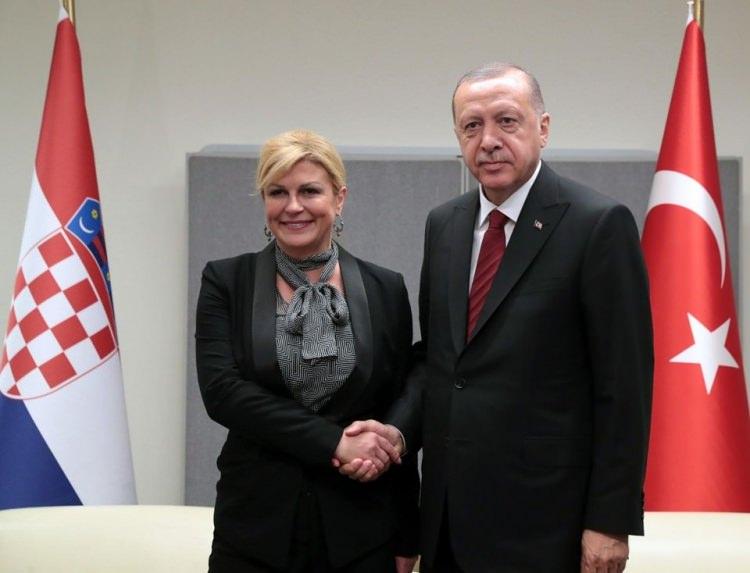 <p>Erdoğan'ın temasları sürerken ülke liderleriyle ikili görüşmeler gerçekleştirdi.</p>
<p>İşte Erdoğan'ın görüştüğü liderler...</p>
<p>Hırvatistan Cumhurbaşkanı Kolinda Grabar Kitaroviç</p>