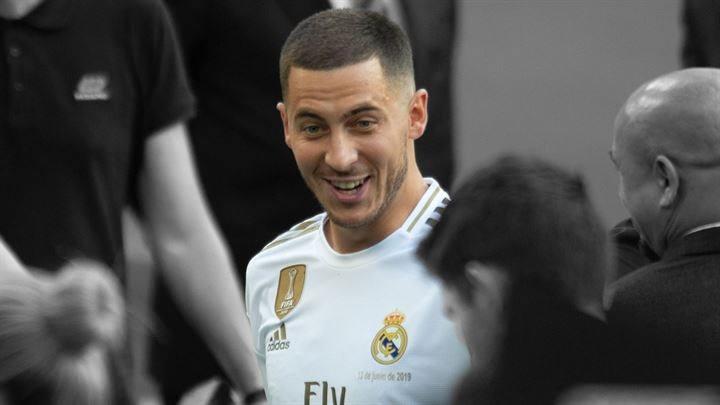 <p><span style="color:#FFD700">Orta saha:</span> <strong>Eden Hazard</strong></p>
