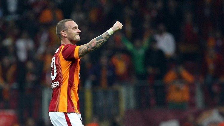 <p><strong>2014-2015 Spor Toto Süper Lig<br />
18.10.2014 Galatasaray: 2 - Fenerbahçe: 1</strong></p>
