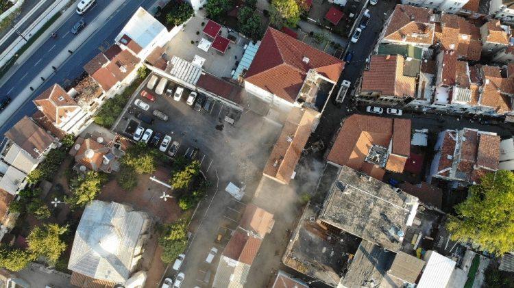 <p>Balat'ta depremde hasar gören 3 bina, kontrollü şekilde yıkıldı. </p>