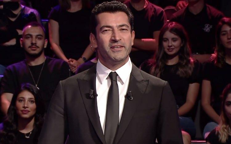 <p>2019 yılıdan ise Murat Yıldırım'ın dizi teklifinden sonra bıraktığı fenomen program Kim Milyoner Olmak İster porgramında sunuculuğa başladı. </p>
