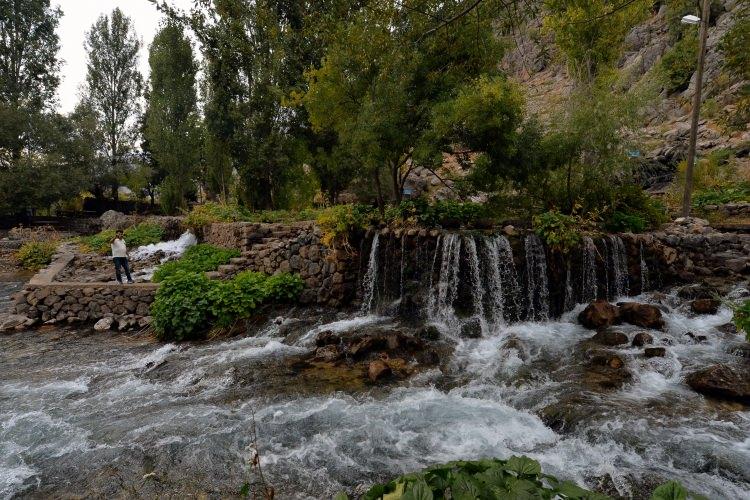 <p>Ovacık Kaymakamı Selçuk Haskırış, AA muhabirine yaptığı açıklamada, bölgede huzur ortamının sağlanmasıyla Ovacık'a adeta turist akını olduğunu söyledi.</p>
<p> </p>
