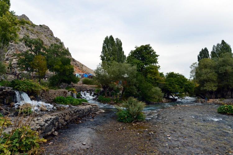 <p>Huzur ortamının devam etmesi temennisinde bulunan Haskırış, "Bu huzurun devam etmesi, ekonomik anlamda Ovacık'a ciddi katkı sağlayacaktır. Yatırımcılarımızı bu bölgeye gelmeleri için cezbedecektir, onları teşvik edecektir. İnşallah terörle mücadele noktasında başarılı bir sonuç alırız, bölgemizde terörist kalmaz ve bölgemize huzur gelir." diye konuştu.</p>
<p> </p>