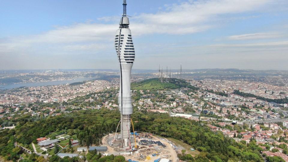 <p>Bittiğinde girişinden itibaren 388,5 metre olacak kulenin zirvesi deniz seviyesinden yaklaşık 576,5 metre yüksekliğe ulaşacak. </p>