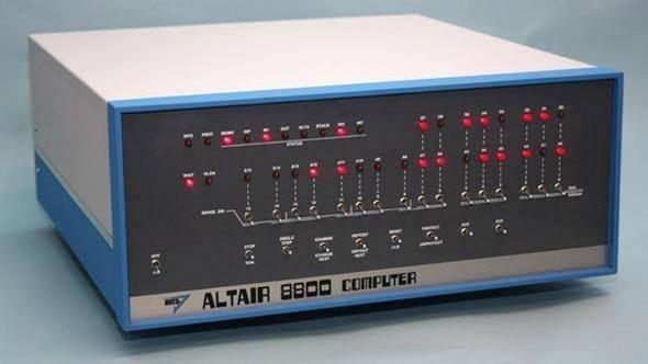 <p>1975 - Altair 8800</p>

<p>&nbsp;</p>
