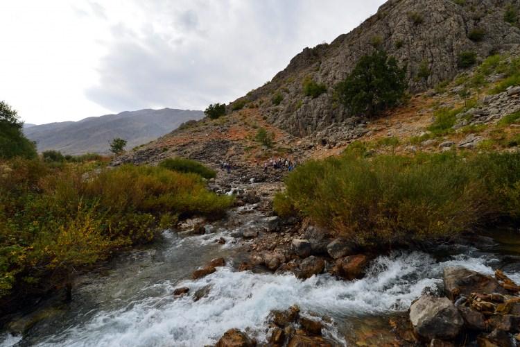 <p><strong> "Huzurun devam etmesi ekonomik katkı sağlayacak"</strong></p>
<p>Haskırış, 1 Haziran ve 30 Ağustos tarihleri arasında Munzur Gözeleri'ni görmek için Tunceli ve Hozat kara yolundan yaklaşık 300 bin aracın Ovacık ilçesine geçtiğini, 800-900 bin arası turistin ilçeye geldiğini dile getirdi.</p>