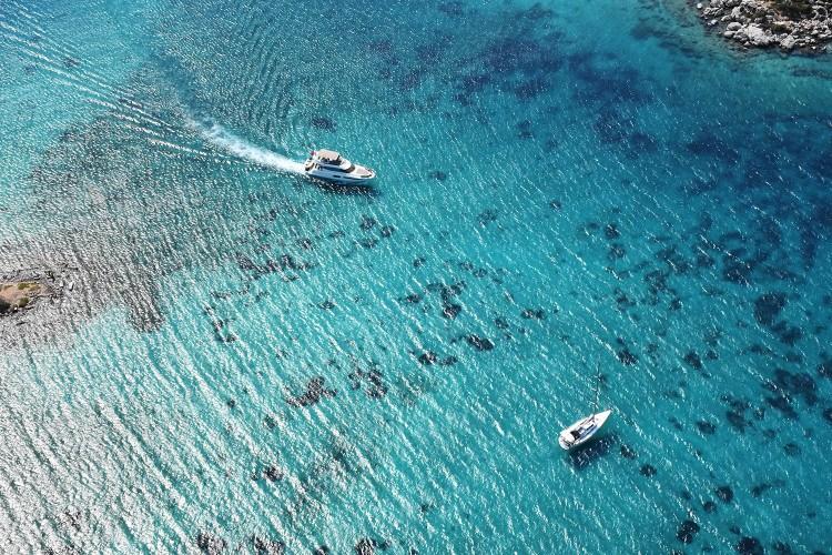 <p>"Yery&uuml;z&uuml; cenneti" olarak nitelendirilen, her yıl &uuml;&ccedil; milyondan fazla turisti ağırlayan ve 1484 kilometreyle T&uuml;rkiye'nin en uzun kıyı şeridine sahip Muğla, farklı &uuml;lkelerden b&ouml;lgeye gelen turistlerin tatil hayallerine ev sahipliği yapıyor.</p>

<p>&nbsp;</p>
