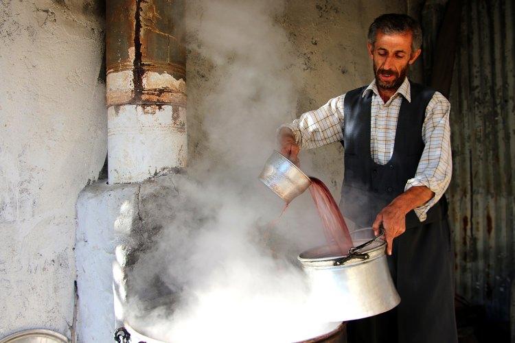 <p>K&ouml;ylerde bağ bozumunun ardından orcik i&ccedil;in hummalı bir &ccedil;alışmanın başladığını aktaran Ey&uuml;p &Ouml;z ise şunları kaydetti:</p>

<p>&nbsp;</p>
