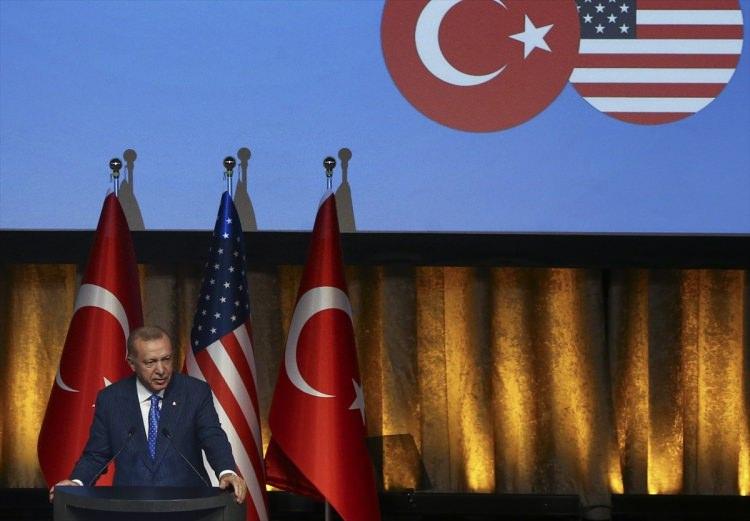 <p>Türkiye Cumhurbaşkanı Recep Tayyip Erdoğan, ABD'nin New York kentinde Türk-Amerikan Ulusal Yönlendirme Komitesi'nce (TASC) düzenlenen etkinlikte ABD'deki Türk, soydaş ve Müslüman toplumuyla bir araya geldi. Cumhurbaşkanı Erdoğan, etkinlikte konuşma yaptı.</p>

<p> </p>
