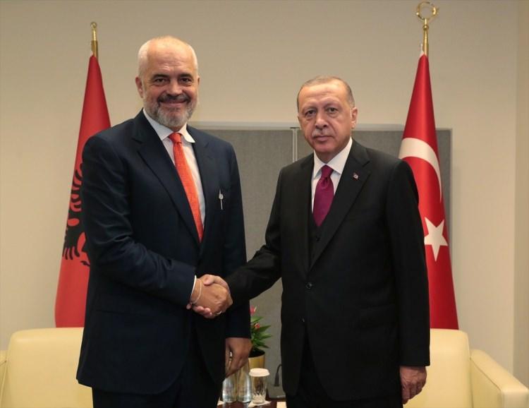 <p>Arnavutluk Başbakanı Edi Rama</p>