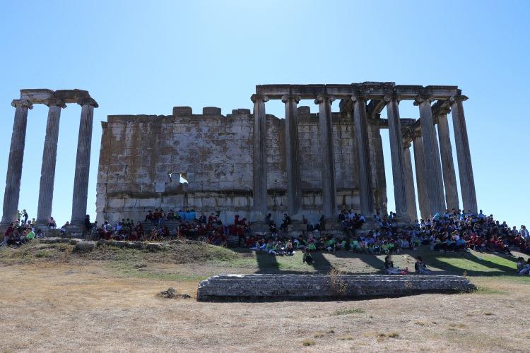 <p>Başyiğit, Kütahya'da da Birleşmiş Milletler Eğitim, Bilim ve Kültür Örgütü (UNESCO) Dünya Mirası Geçici Listesi'ne 2012 yılında dahil edilen Aizanoi Antik Kenti'nin bulunduğunu dile getirdi. </p>
