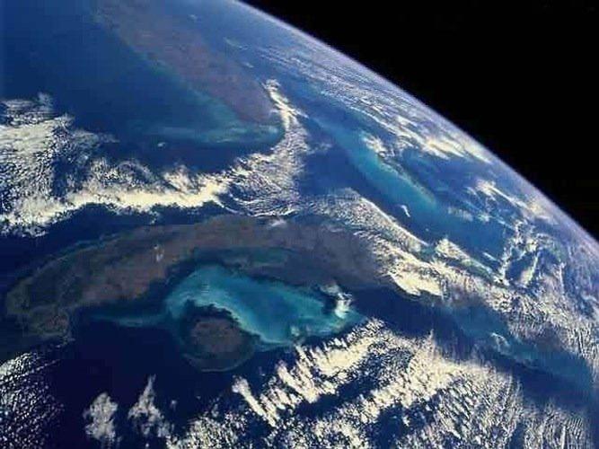 <p><strong>DÜNYA’NIN NE KADARI SUDUR?</strong></p>
<p>Dünya yüzeyinin yüzde 70’i suyla kaplı olabilir ama su, gezegenin kütlesinin 5 binde birinden daha azına tekabül ediyor,yaklaşık olarak yüzde 0.1...</p>
<p> </p>