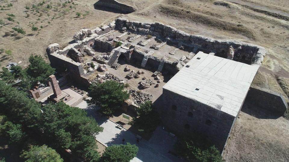 <p>Yüksel, parka yatırım yapıldıkça ziyaretçi sayısının da arttığına işaret ederek, kentin kış mevsimi dışında da çok sayıda turist ağırladığını aktardı.</p>
<p> </p>