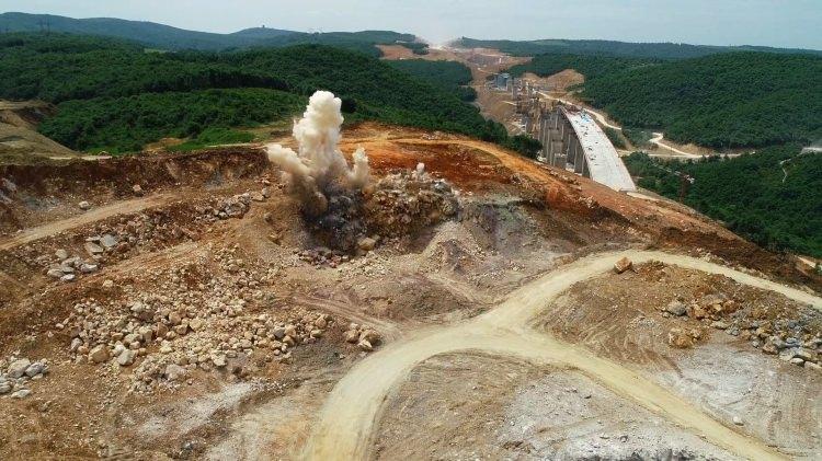<p>Toplam olarak 144 saat ham video görüntüsü çekildi. Projenin yapım aşamalarında 3 bin fotoğraf çekilip bunların 300 tanesi düzenlenerek ayrıldı. Kuzey Marmara otoyolunun öyküsü, belgesel tadındaki görüntülerle anlatıldı.</p>

