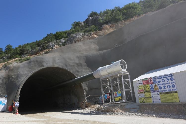 <p>Kırkdilim'in yanı sıra Ortaköy, Osmancık, Mecitözü, Uğurludağ yollarında da çalışma yapıldığını belirten Şahin, "Çorum'un gelişimine katkısı olacak. Devlet büyüklerimiz başta olmak üzere valimize, milletvekillerimize, siyasilerimize ve emeği geçenlere teşekkür ederiz." ifadesini kullandı.</p>
<p> </p>