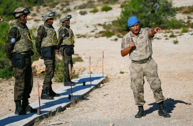 <p>Türk subayların, eğitimde zaman zaman zorlanan Somalili kursiyerlerin motivasyonunu artırmak için yoğun çaba harcaması dikkati çekti.</p>

<p> </p>
