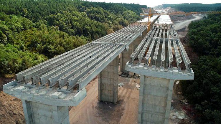 <p>Tekirdağ ve Sakarya arasında, Yavuz Sultan Selim köprüsü ve bağlantı yolları ile birleşen otoyol tüm kısımları ile tamamlandığında bağlantı yolları dahil Avrupa’da 172 Km Anadolu’da 258 km 430 km yola sahip olacak.</p>