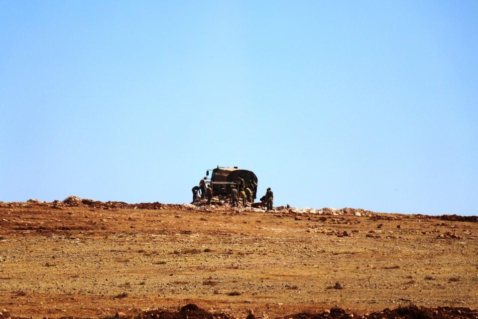 <p>Şanlıurfa’nın Suruç ilçesinin karşısında bulunan ve terör örgütü PYD/PKK kontrolündeki Aynel Arap’a (Kobani) fırtına obüslerinin namluları çevrildi. </p>

<p> </p>
