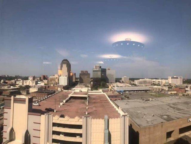 <p>Işıkların yansımaları UFO istilasına benziyor.<br />
 </p>
