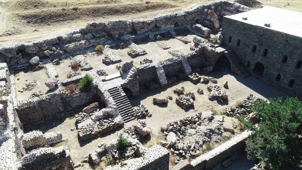 <p><strong>"5 yılda 500 bin civarında ziyaretçi parka geldi"</strong></p>

<p>Doğa Koruma ve Milli Parklar Erzurum 13. Bölge Müdürü Mehmet Fehmi Yüksel, AA muhabirine yaptığı açıklamada, Nene Hatun Tarihi Milli Parkı'nın 2009'da milli park ilan edildiğini hatırlattı.</p>
