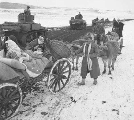 <p>Stalin'in Kars'ı istemesi üzerine Türk tankları Sovyet sınırına doğru ilerliyor. Aralık, 1948.</p>
<p> </p>
