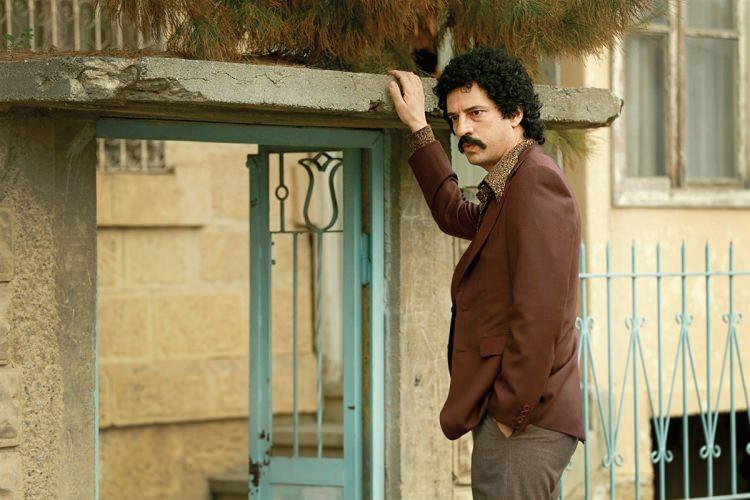 <p>2018 yılında Müslüm Gürses'in hayatını anlatan Müslüm karakterini oynayan oyuncu buradaki performasıyla zirveye oturdu.</p>
