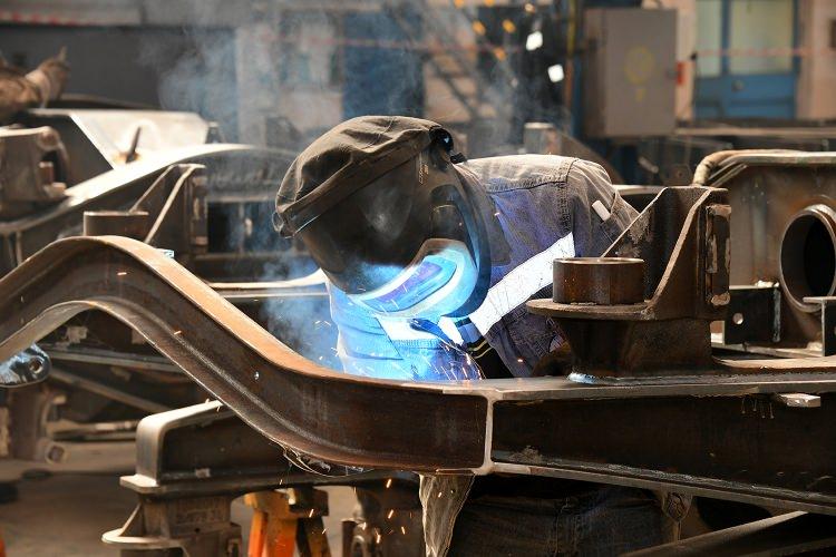<p><strong>Azerbaycan için 600 vagon üretilecek</strong></p>
<p>"Demir İpek Yolu" olarak adlandırılan BTK demir yolu hattının işletmeye açılmasıyla Türkiye'den Azerbaycan'a kadar kesintisiz ulaşımda, "Milli Yük Vagonu"nun en çok talep gören vagonlardan olduğunu dile getiren Başoğlu, şunları kaydetti:</p>