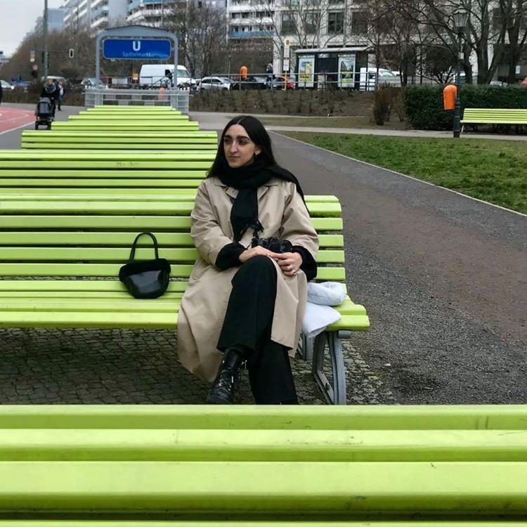 <p>Armine Harutyunyan, 23 yaşında yüz hatlarında model anlayışı dışında olmasına rağmen fiziği bir mankeninki gibi.</p>